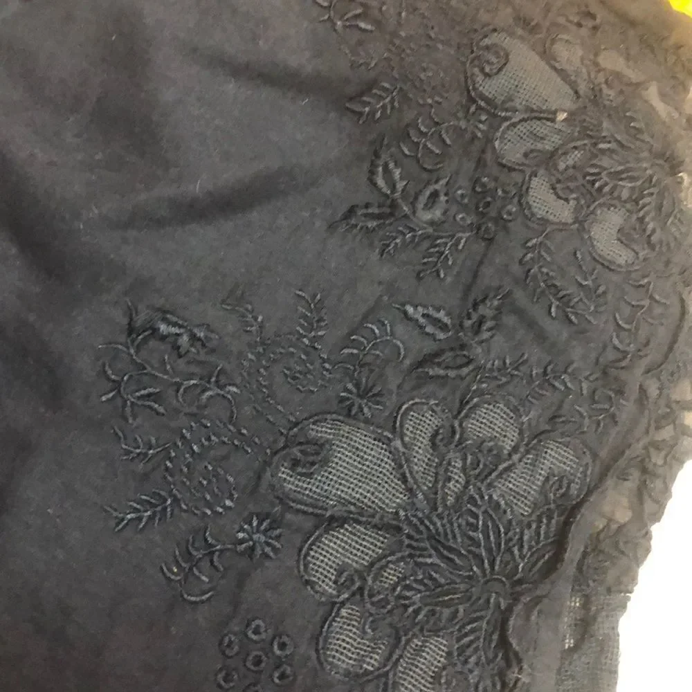 Star Mela Navy cotton embroidered lace shorts. L